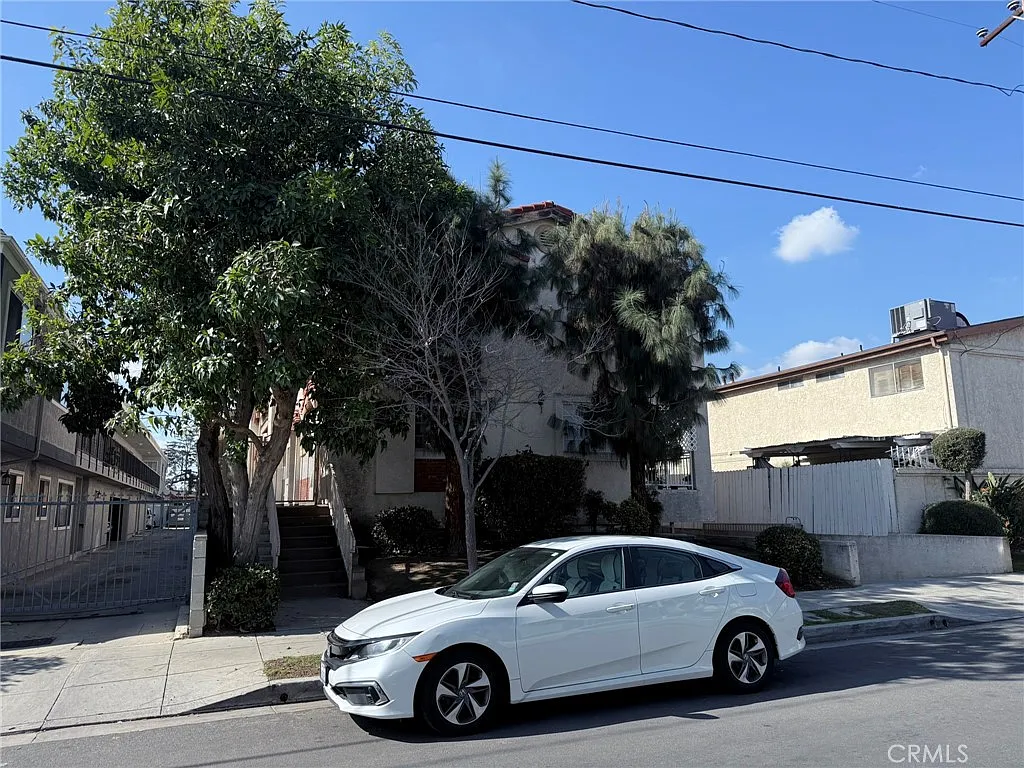 1 bed, 700 sqft, $1,600 — Photo 2