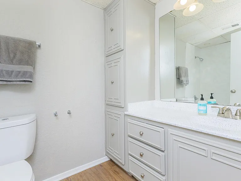 Bel Air Creekside — Photo 42