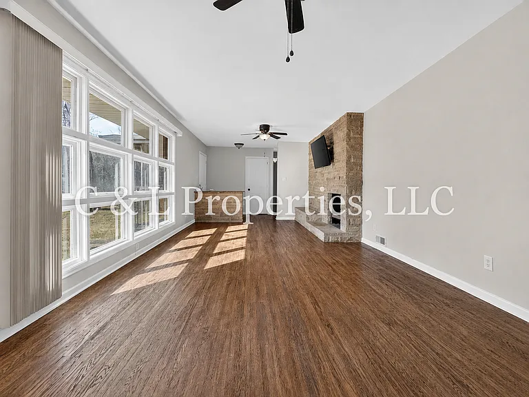 102 Ilene St — Photo 8