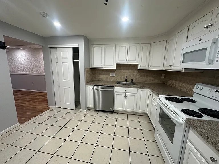 53 Swanson Ct #21C — Photo 12