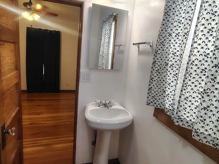 2568 E Seneca St — Photo 23