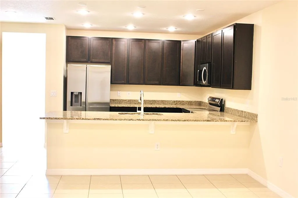 3 bed, 2.5 bath, 1762 sqft, $2,000 — Photo 3