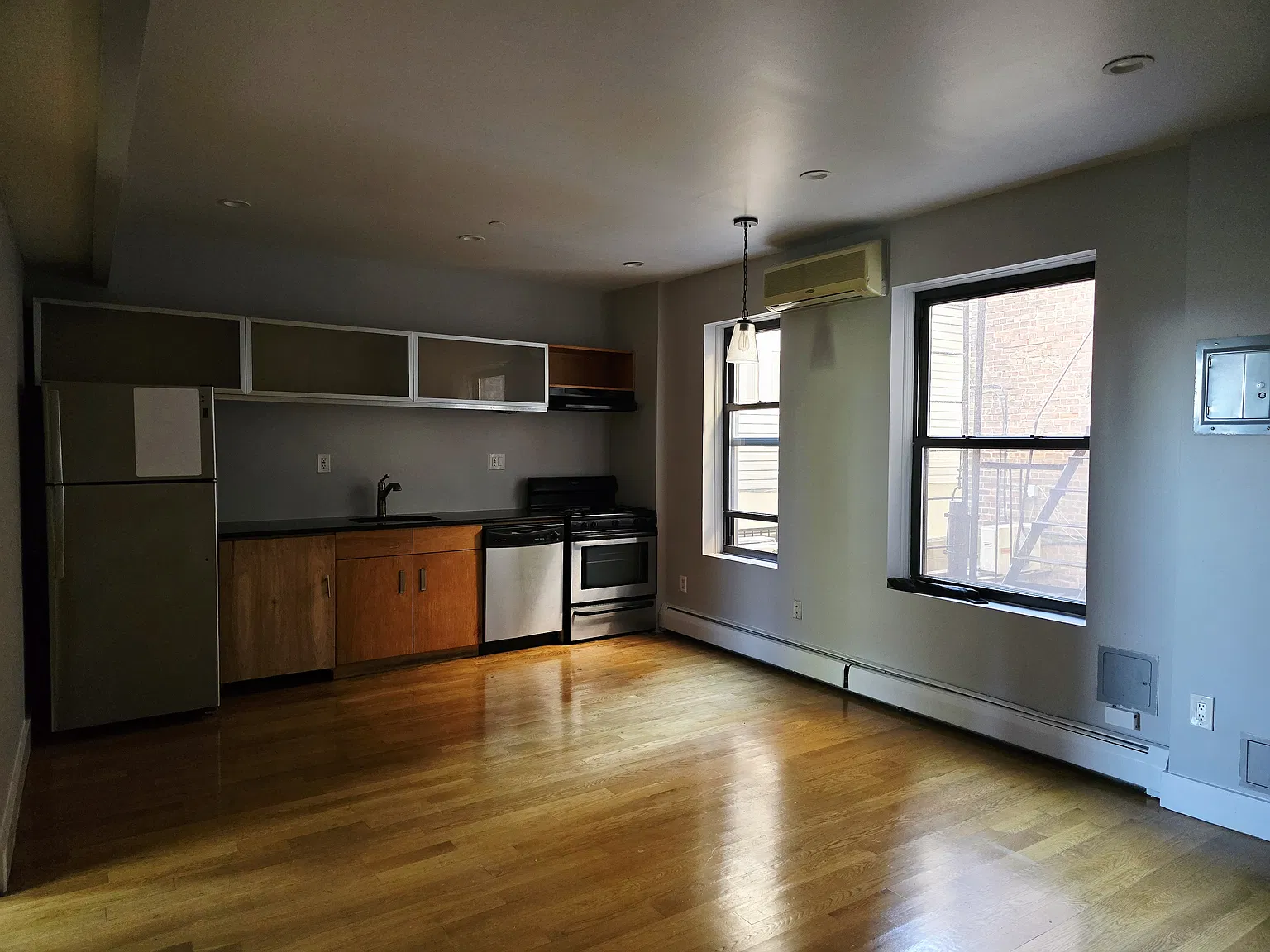 84 Waldo Ave — Photo 4