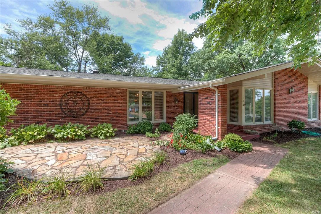 342 Lakewood Dr photo 1