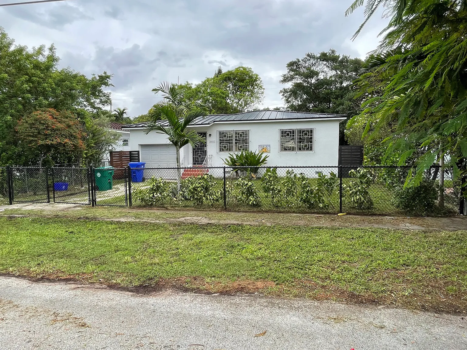 2 bed, 1210 sqft, $3,400 — Photo 1