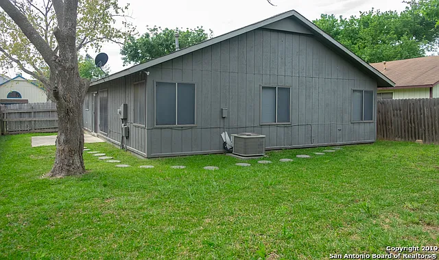 9826 Meadow Br — Photo 12