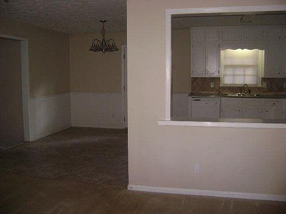 4th image of 4780 Hemlock Dr SE