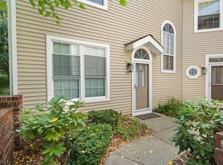 23 Wood Duck Pond Rd, Bedminster, NJ 07921