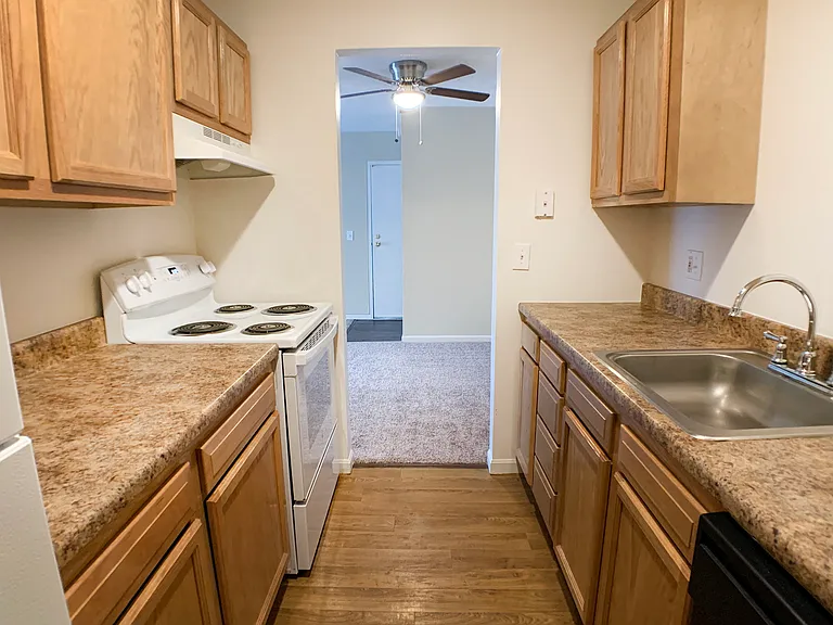 Crown Crossing Apartments — Photo 18