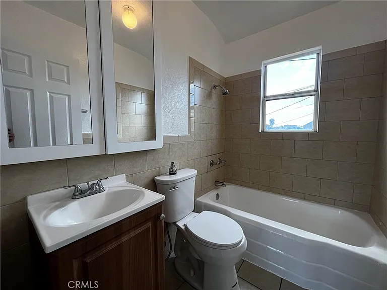 7215 S Van Ness Ave — Photo 7
