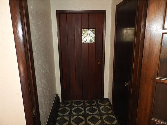 5th image of 6918 Wellington Dr