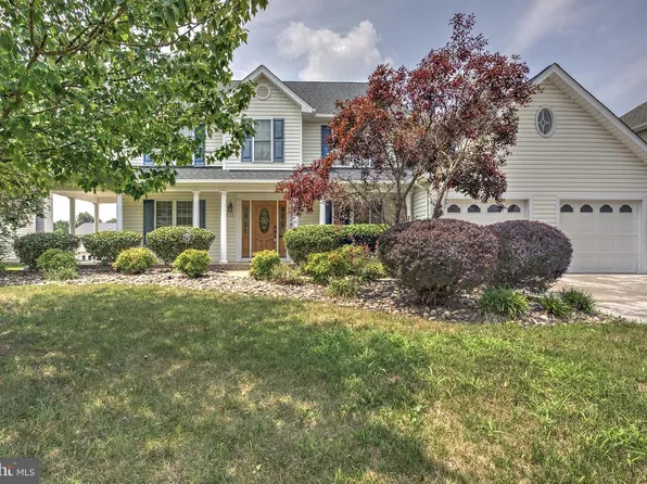 211 Flanagan Dr, Winchester, VA 22602