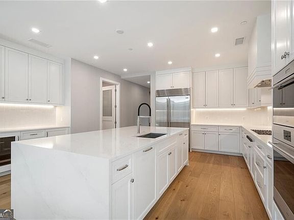 5th image of 2520 Peachtree Rd NW #403