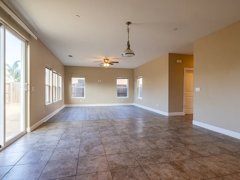 1375 Poppy Ridge Ct — Photo 9
