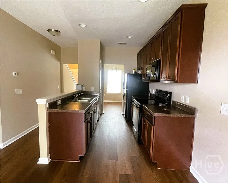 3 bed, 2.5 bath, 1292 sqft, $1,825 — Photo 4