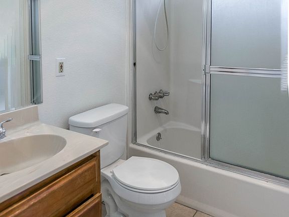 5th image of 13219 Doty Ave APT 8
