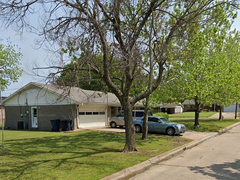 2nd image of 900 N Linda Ave