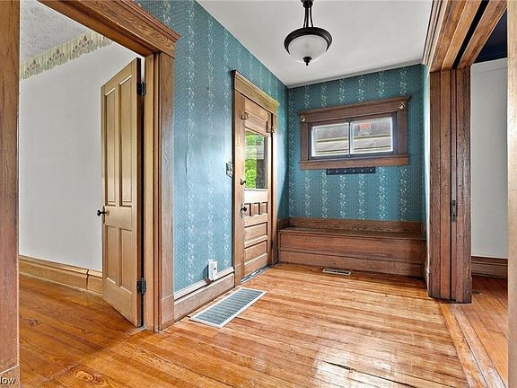 3rd image of 611 6th St