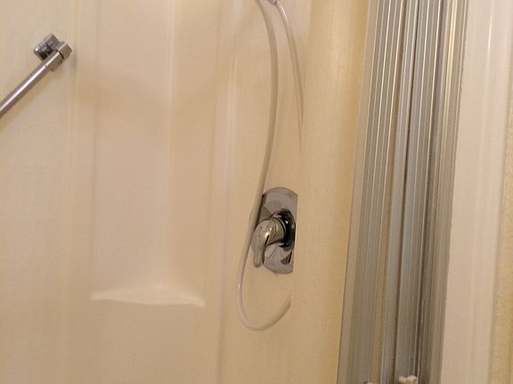 SHOWER IN 2ND BATH