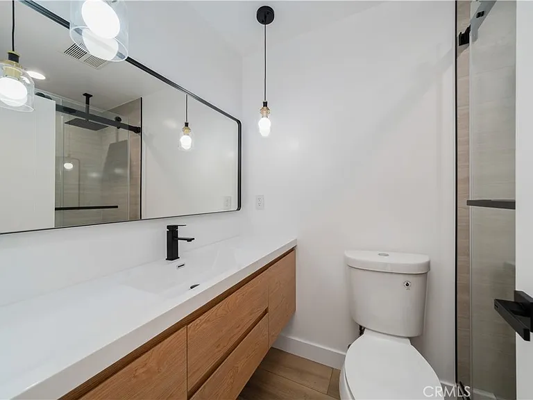 22928 Leadwell St — Photo 19
