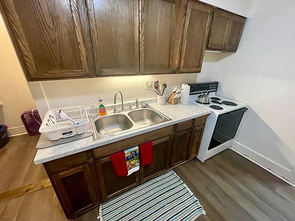 4th image of 132 Sell St