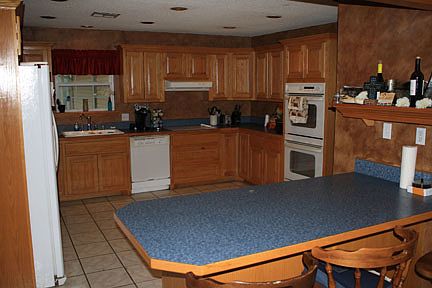 2nd image of 1015 E Elm St