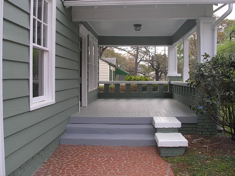 565 Mead St SE — Photo 2