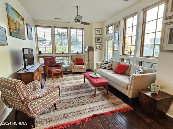 801 N 4th Street Apt 406, Wilmington, NC 28401