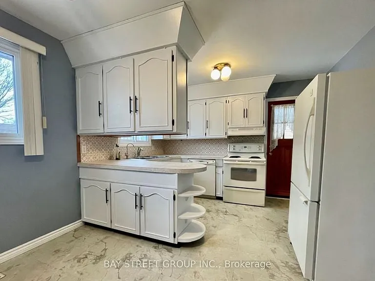 6852 Hagar Ave — Photo 5