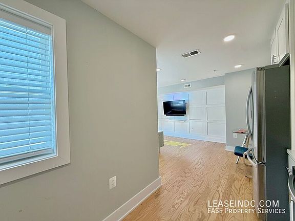 5th image of 714 11th St NE #103