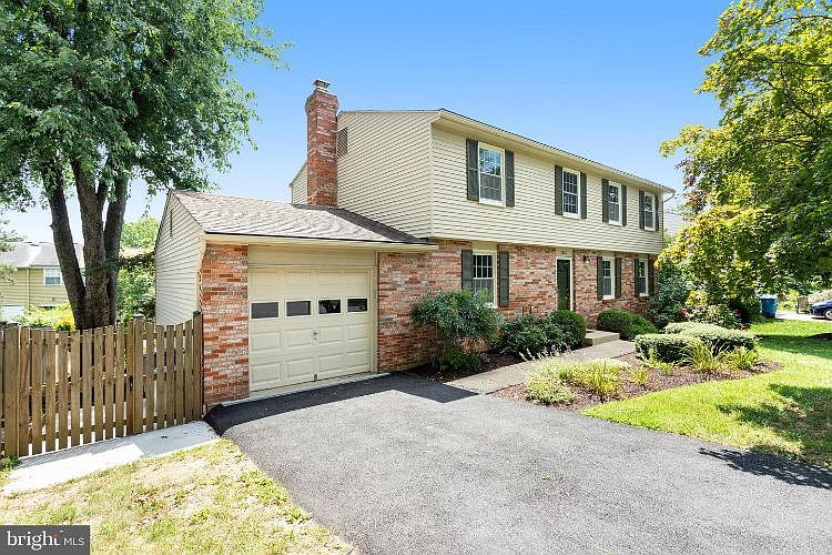 1st image of 9825 Brightlea Dr