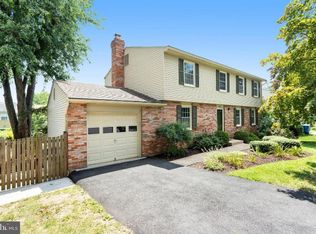 9825 Brightlea Dr, Vienna, VA 22181