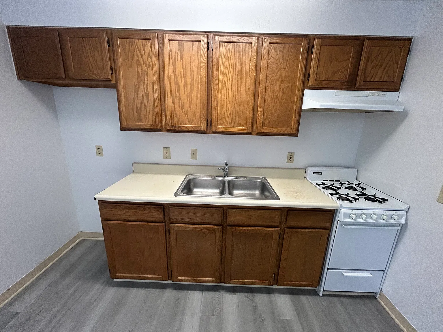 39 W Van Ln — Photo 3