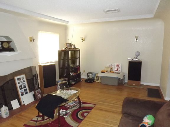 2nd image of 534 W 94th St