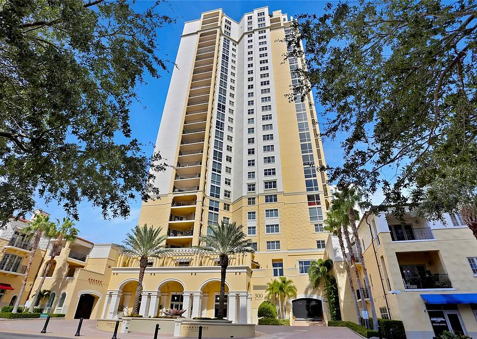 300 Beach Dr NE #1201