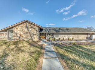 715 Hollyhill Rd, Johnson City, TN 37604