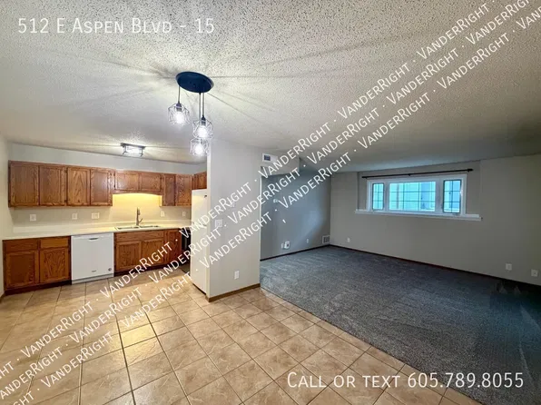 512 E Aspen Blvd #15, Brandon, SD 57005