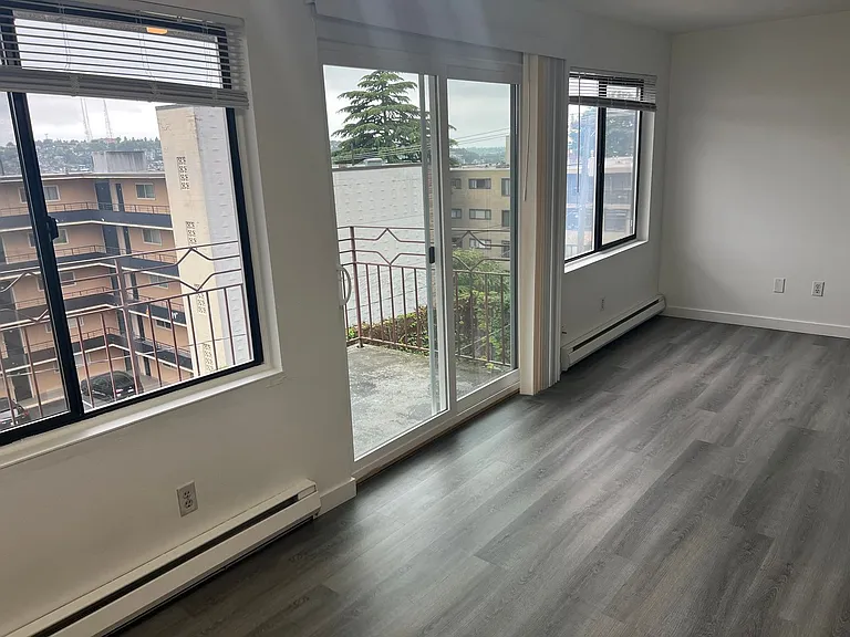 527 Summit Ave E — Photo 19