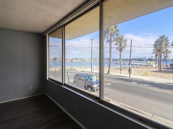 4th image of 15 54th Pl APT 1