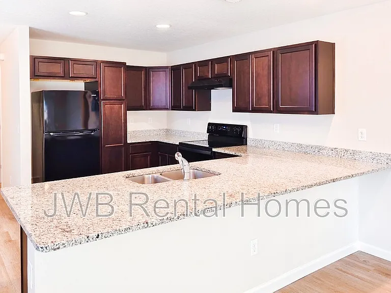 8213 Free Ave — Photo 2