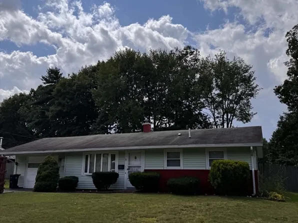 8 Aspen St, Brockton, MA 02302