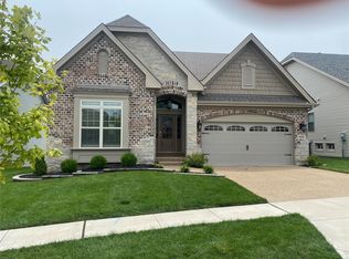 908 Grand Reserve Dr, Chesterfield, MO 63017