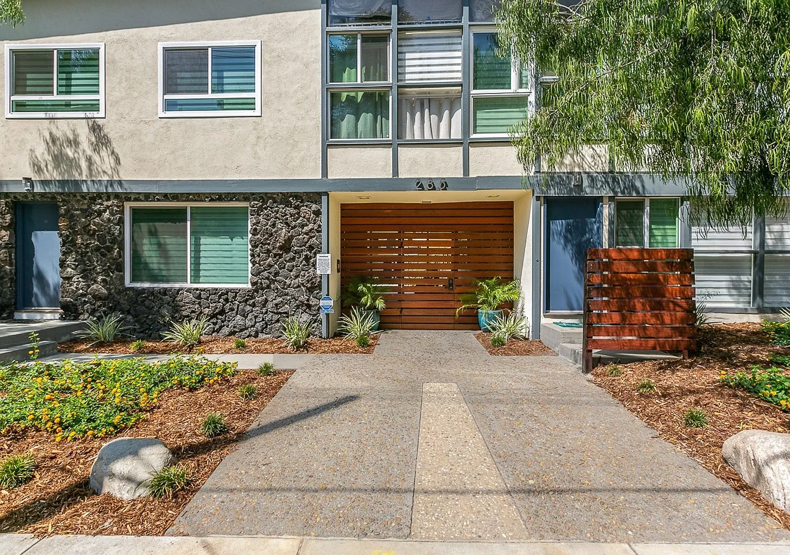 285 N. Oakland — Photo 2