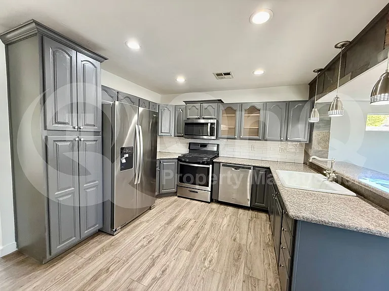 9441 N 15th Pl — Photo 7