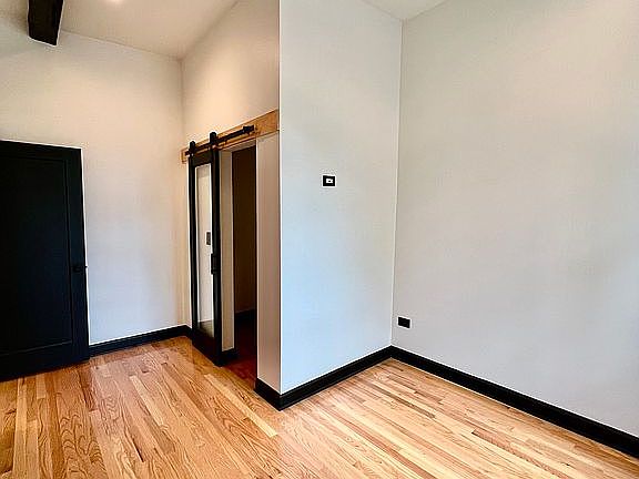 4th image of 4026 S King Dr APT 2