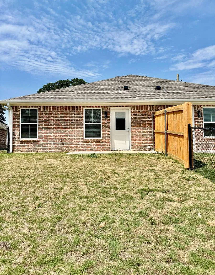 404 Lake Lamond in Longview, TX 75604 — Photo 2