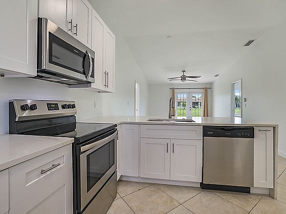 4th image of 5241 Breadfruit Cir