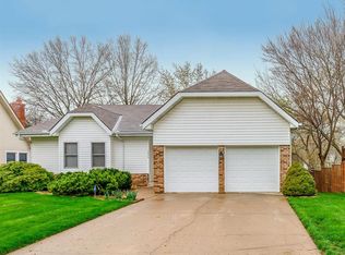 1025 S Lindenwood Dr, Olathe, KS 66062