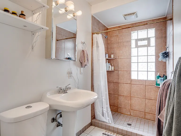 1309 W 24th St #2 — Photo 27