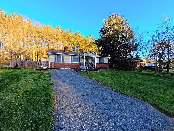 3rd image of 208 Cone Dr
